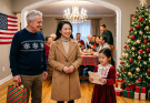 Christmas Dinner, Dad Gave 37 Gifts To Everyone—Except My Daughter. “She’s Not On The List,” He Said. I Stood Up And Left. An Hour Later, The Phone Rang: “Did You Just Cancel Everything?”