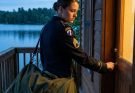 I inherited a cabin while my sister got a Nashville apartment. When she mocked me: “Fits you perfectly, you stinking woman!” and told me to stay away, I decided to spend the night at the cabin… When I got there, I froze in place at what I saw…