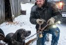 He Came Home From War and Found His Dog Chained in a Blizzard — Then He Saw His Best Friend’s Initials on the Lock.